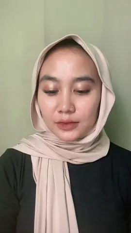 Bepergian keluar rumah setiap hari ga lengkap kalo gapake sunscreen ✨✨✨ @Scarlett Whitening Official #ceritakita #putihbersihglowing #fypシ゚viral #scarlettwhitening 