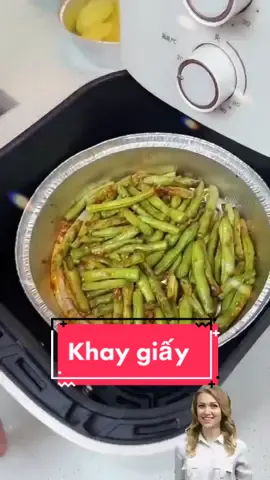 Sử dụng khay giấy bạc lót nồi chiên không dầu để giảm thiểu lượng dầu sử dụng và giúp món ăn của bạn trở nên ít béo hơn. #khaygiaybaclotnoichienkhongdau #giadungtienich #LearnOnTikTok 