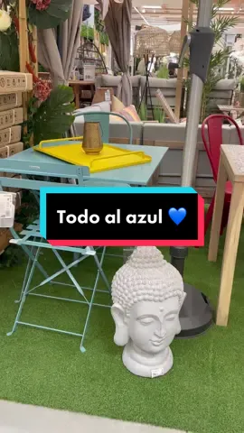 ¡De pronto flash! 💙  ✅ 81956324 - Mesa de jardín plegable de acero Flora azul ✅ 19157873 - Silla de exterior de metal NATERIAL Soho aqua ✅ 83147215 - Puff decorativo algodón Alpi multicolor ✅ 82331645 - Marco INSPIRE Soen laguna  ✅ 85058135 - Tela en bobina Medina beige ✅ 86711507 - Cojín de interior y exterior Manila azul ✅ 85260948 - Cojín INSPIRE Clark azul pato ✅ 17912860 - Papel pintado vinílico geométrico Italie azul INSPIRE #misideasleroymerlin #deprontoflash #lachicadelbikinaazul #azul #decoazul 