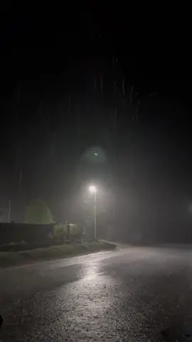 ⛈️#เธรด #บรรยากาศฝนตก #วิวตอนกลางคืน #เธรดเศร้า  