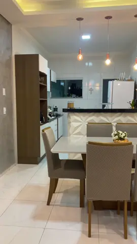 Uma passada na nossa sala de jantar ✨ #sala #saladejantar #casa #mesadejantar #mesa #donasdecasa #tiktok 