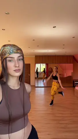 TAG the craziest person you know💛🧱 #dancechallenge #dancetrend #dance2023 #dance2023challenge #allofthelights #dancetrends #allofthelightschallenge #allofthelightsdance 