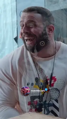 O cara fecha a cara do nada 🤣 #leostronda #memesmaromba #maromba 