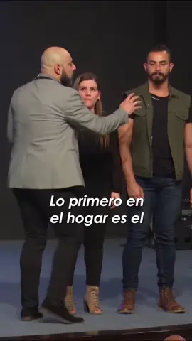 Lo primero en el hogar es el matrimonio 💗 #predicascristianas #matrimonios #amor #Love #esposos #hijos #hogar 
