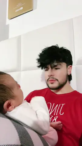 Aqui hablando con mi hija🤭😍