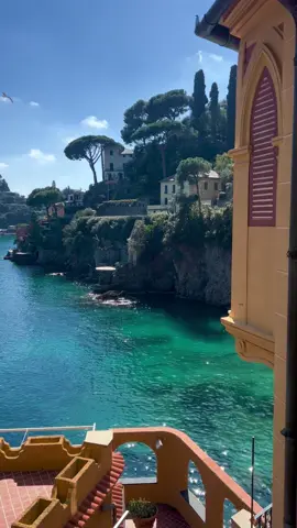 We found the love in Portofino 🇮🇹🌞🌊 #traveltiktok #travellife #europetrip #europtravel #beautifuldestinations #mediterranean #portofino #italia #italy #italytravel #italytraveltips #travelitaly #visititaly #travelitalia #italyaesthetic #thingstodoinitaly 