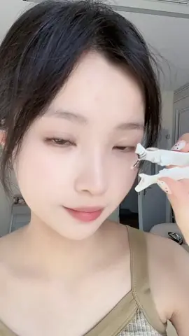 สวยง่ายด้วยขนตาปลอมแม่เหล็กแม่มagnet ติดแน่นไม่ร่วงง่าย ใช้ง่ายด้วยวิธีติดด้วยแม่เหล็ก ลองใช้ดูวันนี้!#douyinmakeup #makeuptherapy 