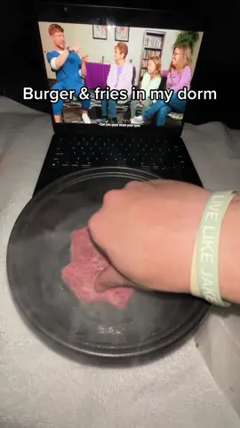Best combo 🍟 🍔 pot línk in Bío! #tiktokmademebuyit #dormhacks #collegedorm #foodtok #smashburgers #burgersforttiktok #foodtiktok 
