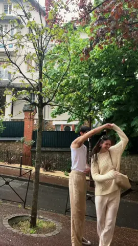 Dancing in the rain >>>