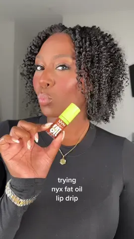Trying @NYX Cosmetics Fat Oil Lip Drip in the shade Scrollin’ & I LOVE 😍 lips are giving JUICY! What do you think? 👀 #nyxcosmetics #nyxfatoil #makeupreview #beautycontentcreator #beautyinfluencer #makeupinfluencer #contentcreator #darkskinfriendly  
