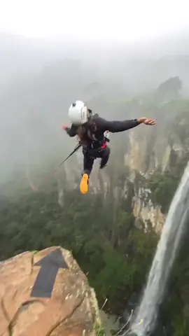 Defying fewr with every jump! (IG🎥: @saltodependulo)  #Extreme #UNREEL #BASEjump #SendIt #Stunts 
