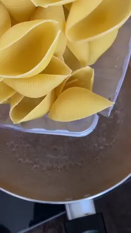 LASANHA DE PREGUIÇOSO 💛  Deixa um 💛 nos comentários que deixo  receitinha escrita. Me contem se gostaram da receita 😍 #Culinária #DicasParaCozinhar #ComidaCaseira #tiktokreceita #ReceitasParaAlmoço #IdeiasDeAlmoço #JantinhaRápida #ComidasCaseiras #comida #ReceitasSimples #ReceitasdeMacarrão #ReceitasDeliciosas 