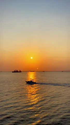 Mọi người đã từng ngắm hoàng hôn biển trên Phà đi ra đảo Cát Bà chưa 🧡 #sunset #catba #catbabeach #hoanghon #xuhuong #vietnam 