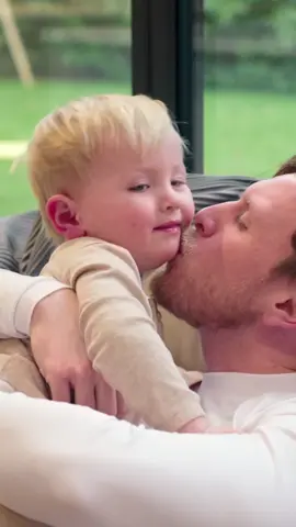 Tommy is finding it hard to balance work and family life 😓 don’t miss #BabySteps starting Thursday, 9pm on ITVBe and ITVX #realitytv #georgiakousoulou #tommymallet 