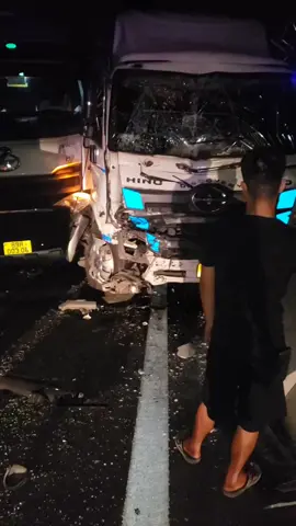 Anh xe công quay đầu trên cao tốc xe rau đà lạt không thắng kip 🤨  chia buồn cùng 2 xe