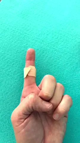 The right way to use the bandage 👍👍👍 #LifeHack #lifehacks #bandage #bandaid #foryou #forfun #viral #tiktok 