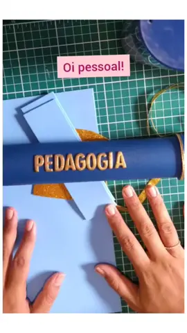 Canudo de formatura em Eva. Instagram: @elialvesatelie #educational #artesanato #ideiasdeartesanato #recursospedagógicos #lembrancinha #presentescriativos #dicasdeutilidades #diadasmães #formatura 
