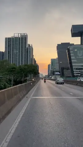#กรุงเทพมหานคร #อากาศดี 🫶🏻😶‍🌫️#พระราม2 #วิวในกรุงเทพ 