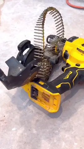 Haha yall thought i was a 100% foam doggie now? #tile #tiling #oldschool #DIY #construction #howto 