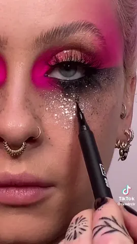 @Alexandra Clare is a #neon #grunge goddess in our #nodoubt #neonpigment ✨💨💖🖤💨✨ #litcosmetics #litglitter #lxndrclr #makeup #makeupartist #mua #makeuptutorial #glitter #neonpigments 