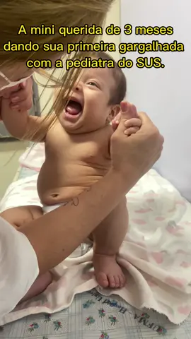 Aaaaa como é bom ver nossos filhos serem bem tratados.  Essa princesa me surpreendeu dando a primeira gargalhada com a dra Dalva, um amor de pessoa ❤️ #sus #pediatria #pediatra #bebefeliz #bebe #viral #fofo #miniquerida #gravidez #foryou #fy 