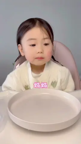 这是谁家的孩子那么爱干饭，上顿还没吃完就开始想着下顿吃啥了😂#宝宝吃饭 #萌宝小吃货 #food #fyp #热门 #宝宝成长记 