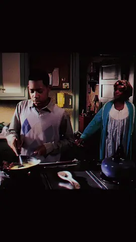 I never fully understood why some parents acted like this towards their own children #everybodyhateschris #everybodyhateschristvshow #show #tv #tvshow #fyp #fypシ #chris #black #blackfamily #parents #sad #idontwanttodothisanymore #xxxtentacion 