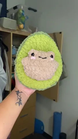 Pattern by mushieplushie on instagram  #crochet #plushies #crochetersoftiktok #crochettiktok #SmallBusiness #amigurumi #stuffedanimals #handmade #frog #avocado #frogplush #frogplushie 