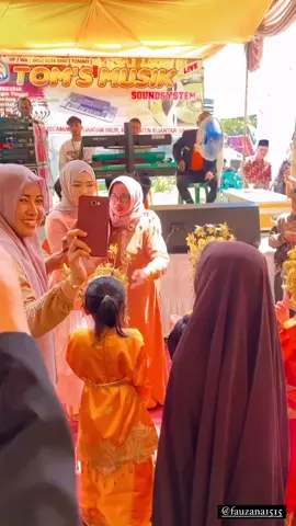 candu banget kalau lihat ka fauzana tampil dan menghibur tamu undangan ❤️ #fypシ #fyp #laguminanghits #minangkanindonesia🇲🇨 #laguminangterbaru #fauzana1515 #artisminang 