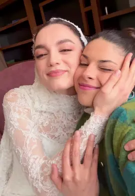 Tras cámara compartido en IG de Nanuka Stambolishvili… “la vida es tan hermosa cuando es tan graciosa …” reza el estribillo de la canción que Nanuka comparte en sus stories … de fondo la viz de Halil “ooo hay pastel de Nana aquí… Nana…” Energía positiva ✌️🫶 #halilibrahimceyhan #nanuka_stambolishvili #nanyam #yaprakdurmaz #yamankirimli #nana #ayse #emanet 