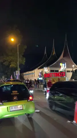malam bukittinggi waktu lebaran, btw ada cerita gak dijalan ini? #bukittinggikotawisata #bukittinggi #bukittinggikuliner #bukittinggivlog 