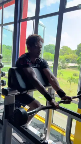 Arms Superset with @𝐅𝐢𝐞.𝐛𝐚𝐡𝐚𝐫🤵 - preacher curl 20 reps x preacher db curl 12 reps #GymTok #armsworkout #superset #houseofgains #aerogym #johorbahru #workout #Fitness #fitforlife 