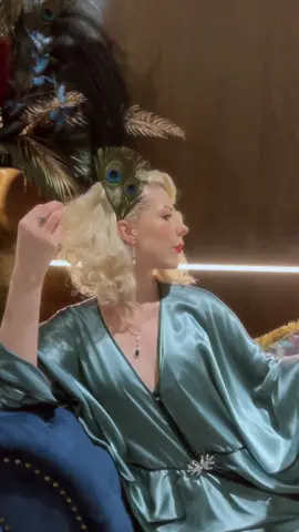 Melting shine of the Old Hollywood✨ Outfit @babeyond  #oldhollywood #oldhollywoodglam #oldhollywoodedit #oldhollywoodrobe 