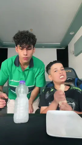 اذا نقصنا من عمركم 10 سنوات شكد يبقى؟😂باعوا بالاخير شصار