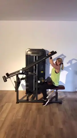 Pregătiți de antrenament?💪 Mişcarea te energizează, îți pune sângele în mișcare, îți permite să te deconectezi de tot ceea ce înseamnă lumea exterioară și îți induce starea de bine pentru un final de zi reușit. Vă așteptăm să ne antrenăm împreună pentru a obține rezultatele mult dorite.🏋️‍♀️#AvanGarde #Fitness #center #aerobics #cardioworkout #personaltrainer💪 #masaj #solar #cycling 