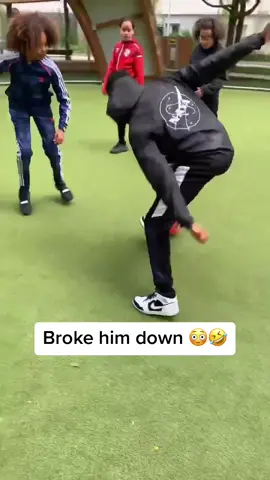 🥲😂 (via @𝘈𝘣𝘥_ຮຮყ 🇨🇮🇲🇱) #futbol #Soccer #crossover #ankles 