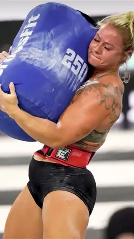 Deni Elle Speegle. Hottest crosfit bodies #cro#crossfit #crossfitgirls #workout #Fitness #fitnessmotivation #motivation #danielle #speeglestrong 