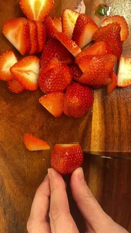 strawberries are my favorite😋🍓#asmr #strawberry #strawberries #fruit #fruits #asmrfood #asmrsounds #asmrvideo #delicious #snack #knife #slice