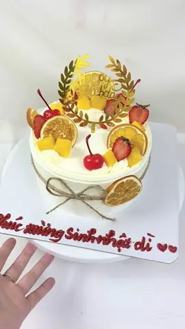 Hè đến rồi, thèm 1 chiếc bánh thật nhiều hao quả tươiiiii #banh #banhsinhnhat #banhkem #cake 