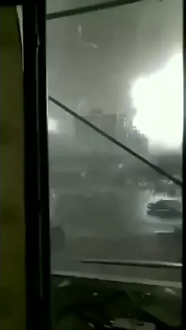 Lốc xoáy xuất hiện ở đường phố trung quốc...#moment #scary #tornado #china