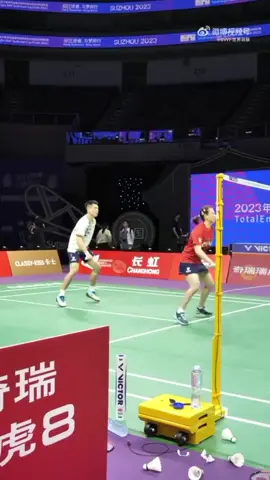 WOW 😯 #fyp #huangyaqiong #zhengsiwei #badminton #sudirmancup2023 #badmintonchina 