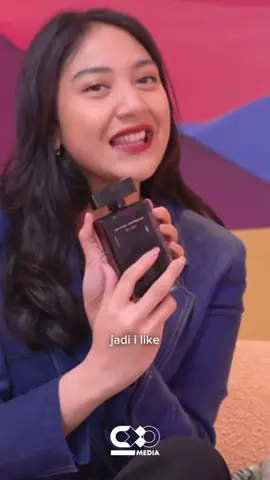 Putri Tanjung Picks : Masculine Women’s Perfume from @narciso_rodriguez 🩶 Kalau kamu suka wangi parfum yang seperti apa? 🤔  Tonton video lengkap Ngobrol Sore Semaunya Ep. 102 hanya di youtube & website CXO Media ✨ #cxomedia #ngobrolsoresemaunya #putritanjung #parfum #masculinefragrance #bestperfumes #narcisorodriguez 
