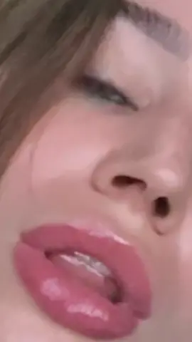 #fyp #fypシ #viral #vrial #trend #trending #flash #flashing #flashinginbackground #usa #foryou #foryoupage #fyfy #goviral #fakebody #kiss #asmr #prettygirl #kisses
