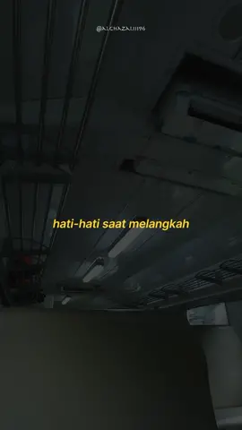 biasanya mah suka biasa aja kalo ada pengumuman gini di kereta, eh tau2nya pak kondektur berpantun wkwk awalnya diem aja gak rekam tapi 