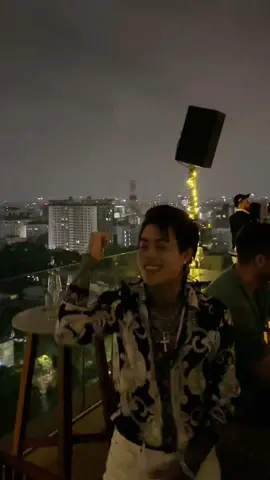 giao diện bad boy nhưng hệ điều hành good boy :))