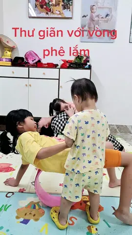 Tranh nhau nằm thư giãn. #vongyoga #vòngyoga20cm #thamtapyoga #vongyogaban20cm #yoga 