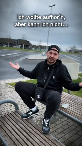 „Auswärts“ ist einer meiner Lieblingssongs von Kurvenmukke 3! Welcher ist euer? Es sind übrigens noch Boxen da!  #kurvenmukke #kurvenmukke2 #fussballrap #auswärts #bundesliga #fussball #borusse #bvbfan #malochermusik #malocher #malochersohn #auswärtssieg #auswärtsfahrt #auswärtsspiel #fangesänge #anonuem #rastplatz #bvb #auswärtsblock #fussballfans #indenfarbengetrenntindersachevereint #indersachevereint #stadion #deutschrapnewcomer #ruhrgebiet #dortmund #deutschrap #hiphop 