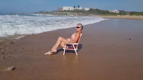 #beachfail  #waves  #beachvibes  #wipeoutfails  #waveshair  #beach  #funny #funnyvideos #funnymemes  #funnyfailsvideos #best #bestfunny #wipeout #sofunny🤣🤣  #sofunny😂  #waveschallenge @ChanneM @tracylathwood692 @Hayley Enever 