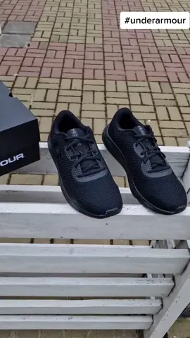 #UnderArmour UA Charged Pursuit 3 - Верх из высокоэффективной сетки для лёгкости и воздухопроницаемости. - Прокладка из пеноматериала, расположенная вокруг воротника косточки и под языком для невероятно удобной посадки и ощущения. - Роскошная стелька из пеноматериала повторяет форму стопы, обеспечивая дополнительный комфорт. - В промежуточной подошве Charged Cushioning используется прессованная пена для максимальной отзывчивости и долговечности. - Прочный рисунок подошвы для гибкости и сцепления. Размер -40 евро / UK6/ US7/ СМ25 -41 евро / UK7/ US8/ СМ26 -42 евро / UK7.5/ US8.5/ СМ26.5 -43 евро / UK8.5/ US9.5/ СМ27.5 -44 евро / UK9/ US10/ СМ28 -45 евро / UK10/ US11/ СМ29 ⛔️ 2200грн