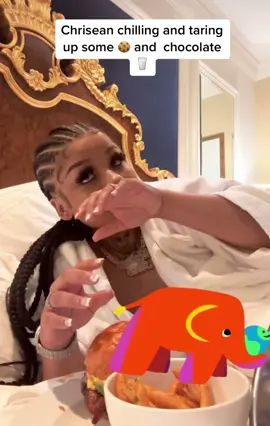 Chrisean being pregnant eating cookies and chocolate milk #chriseanrock #chriseanfyp #chriseanrockedit #chriseanrockbabyy💙 #worldsviralcouple #fyp #trendingtoday #trendingnow #chriseanleftblueface #chriseanandbluefacecrazyinlove2 #blueafacecheatedonchriseanwhilepregnant #trending #5monthspregnant #babybump #chriseanbabybump #chriseanpregnant @chriseanrockbaby 